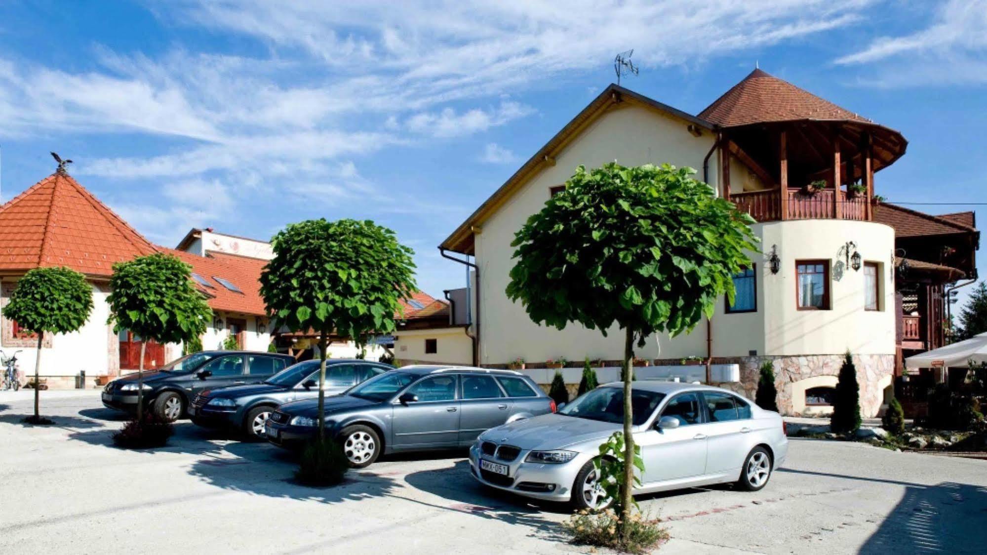 Nyilas Fogado Hotell Nyíregyháza Exteriör bild