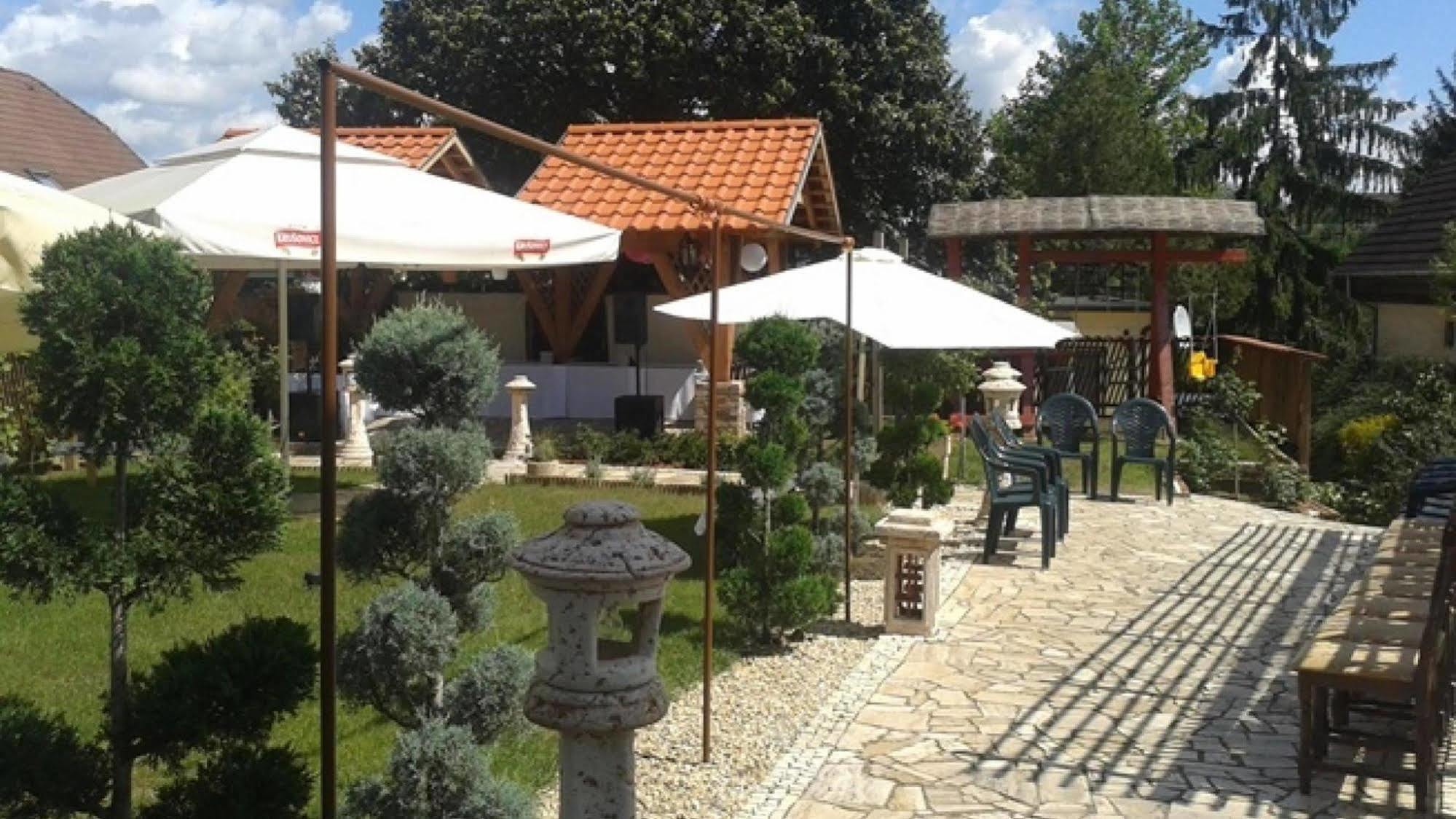 Nyilas Fogado Hotell Nyíregyháza Exteriör bild